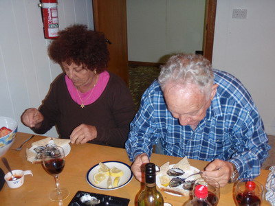 eating oysters