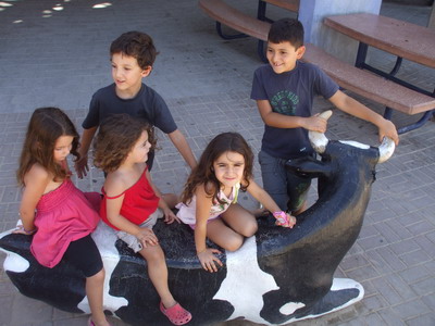 Ilai with some of her Eilati cousins