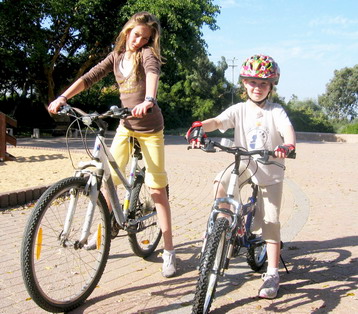 Lior and Dani on bikes