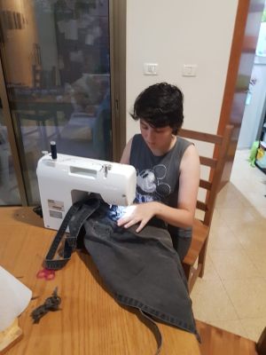 Lotem sews