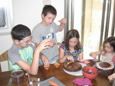 decorating birthday cakes