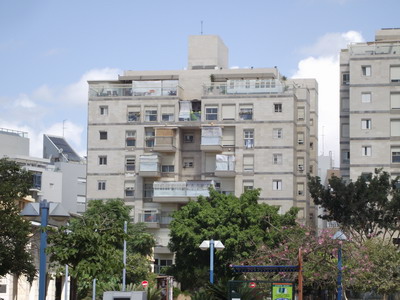 building with sukkot
