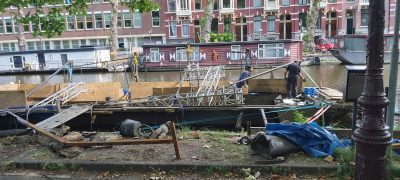 building houseboat