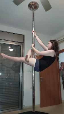 Zoe pole dance