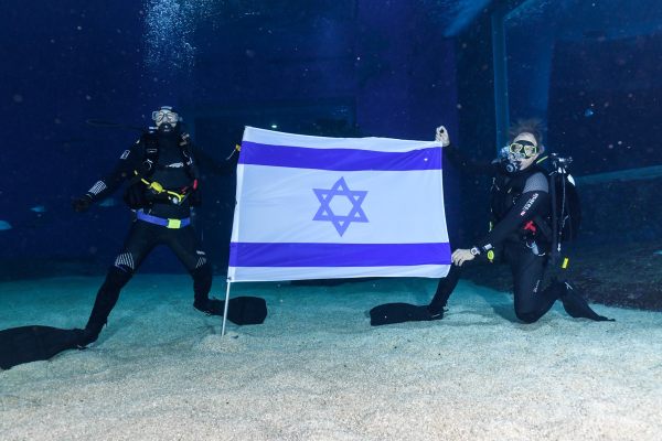 underwater flag