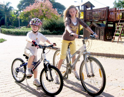 Dani and Lior on bikes