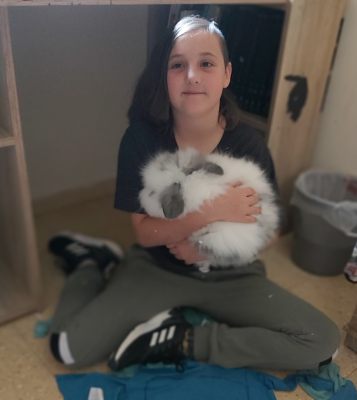 zoe with rabbit